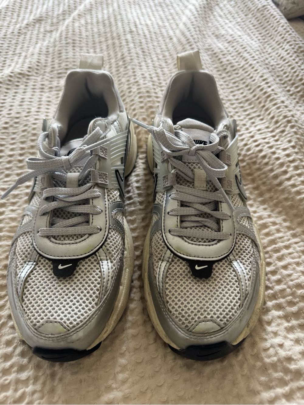 Nike Sneakers V2K Run Shoes - Picture 4 of 6